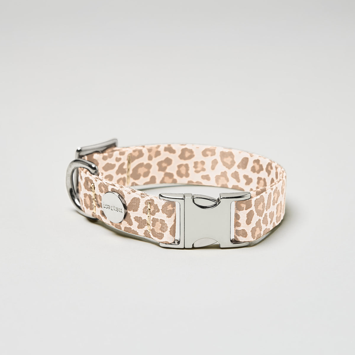 isartau Hundehalsband „Golden Leo“, silberfarbene Beschläge
