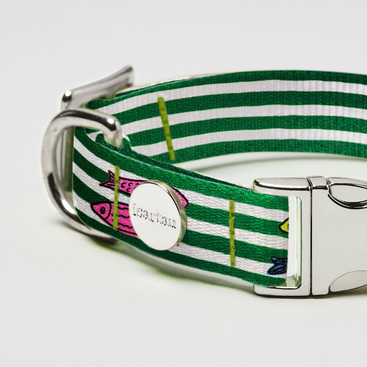 Detailaufnahme Designerhalsband SALTY, silberne Verschlüsse