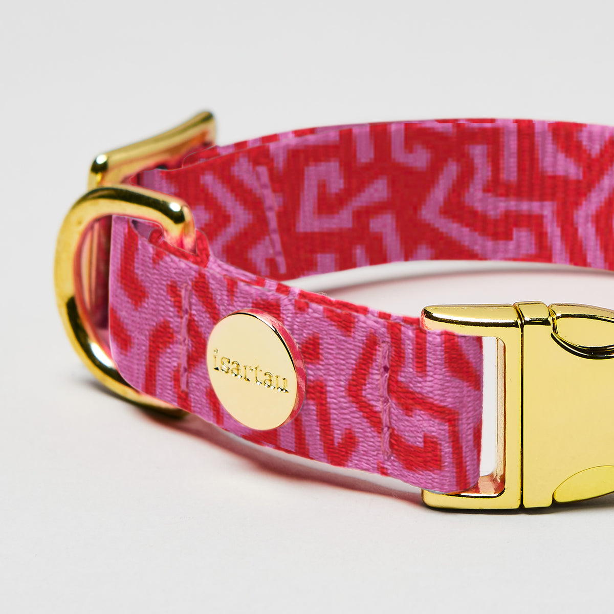 isartau Hundehalsband „Sweety“, goldfarbene Beschläge, Detailansicht