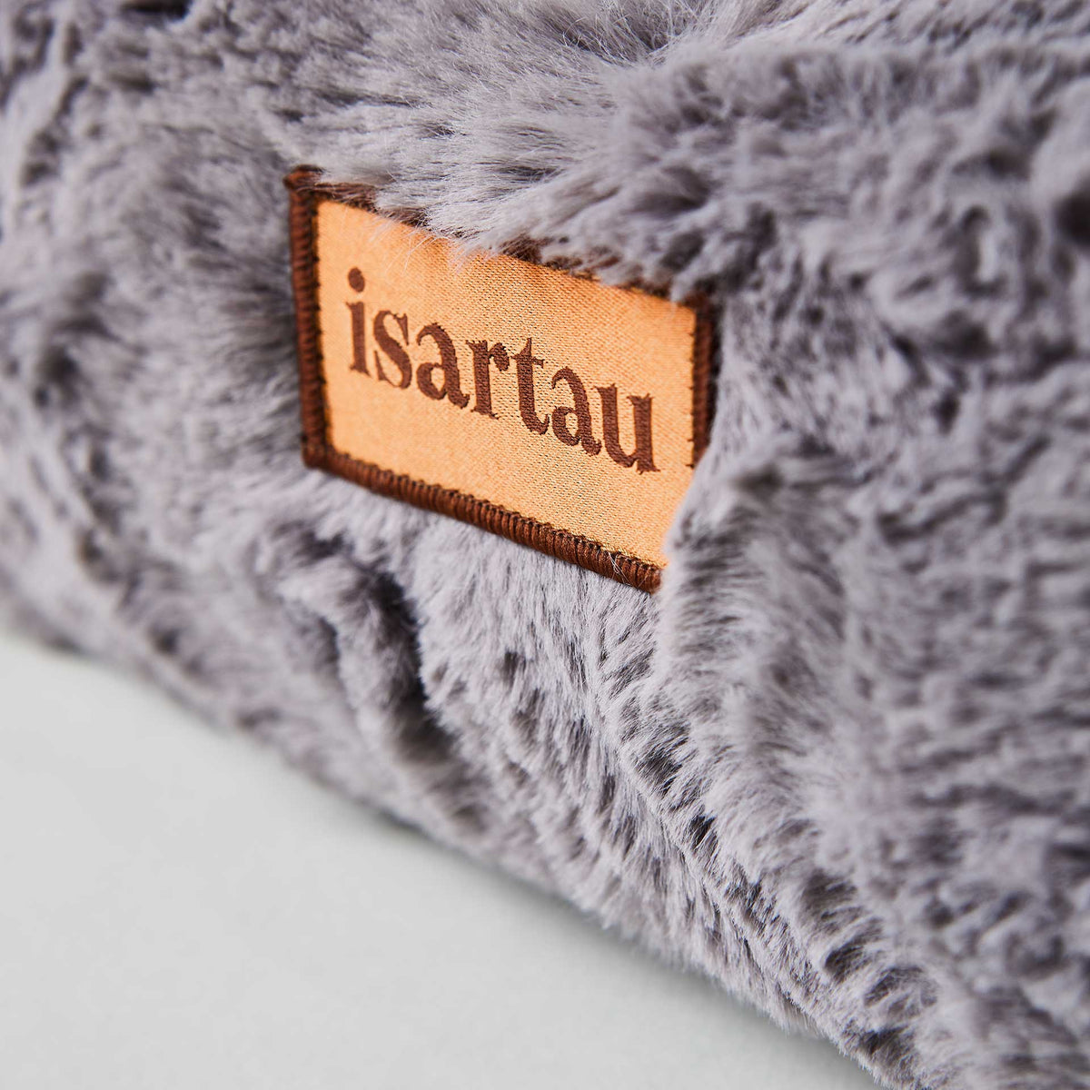isartau Detail des Kunstfellbezugs Grau der orthopädischen Ortho Hundebetten