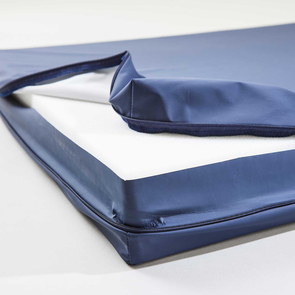 isartau Hygienebezug SAFE Blau der orthopädischen Hundematte Ortho eckig, zweite Detailansicht
