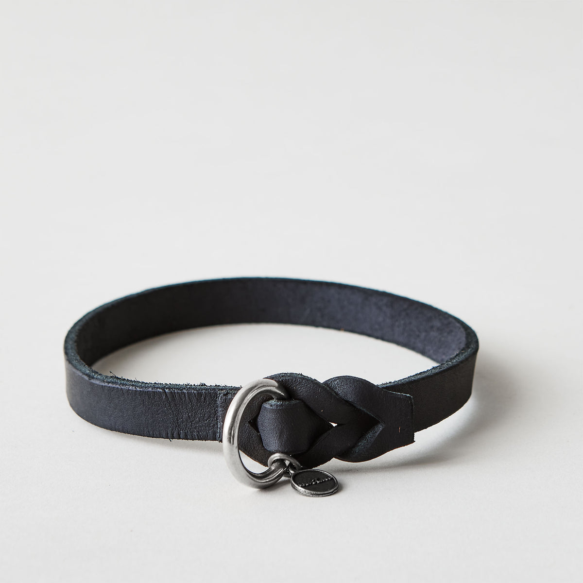 isartau Markenband aus Leder in Schwarz, Edelstahlbeschläge