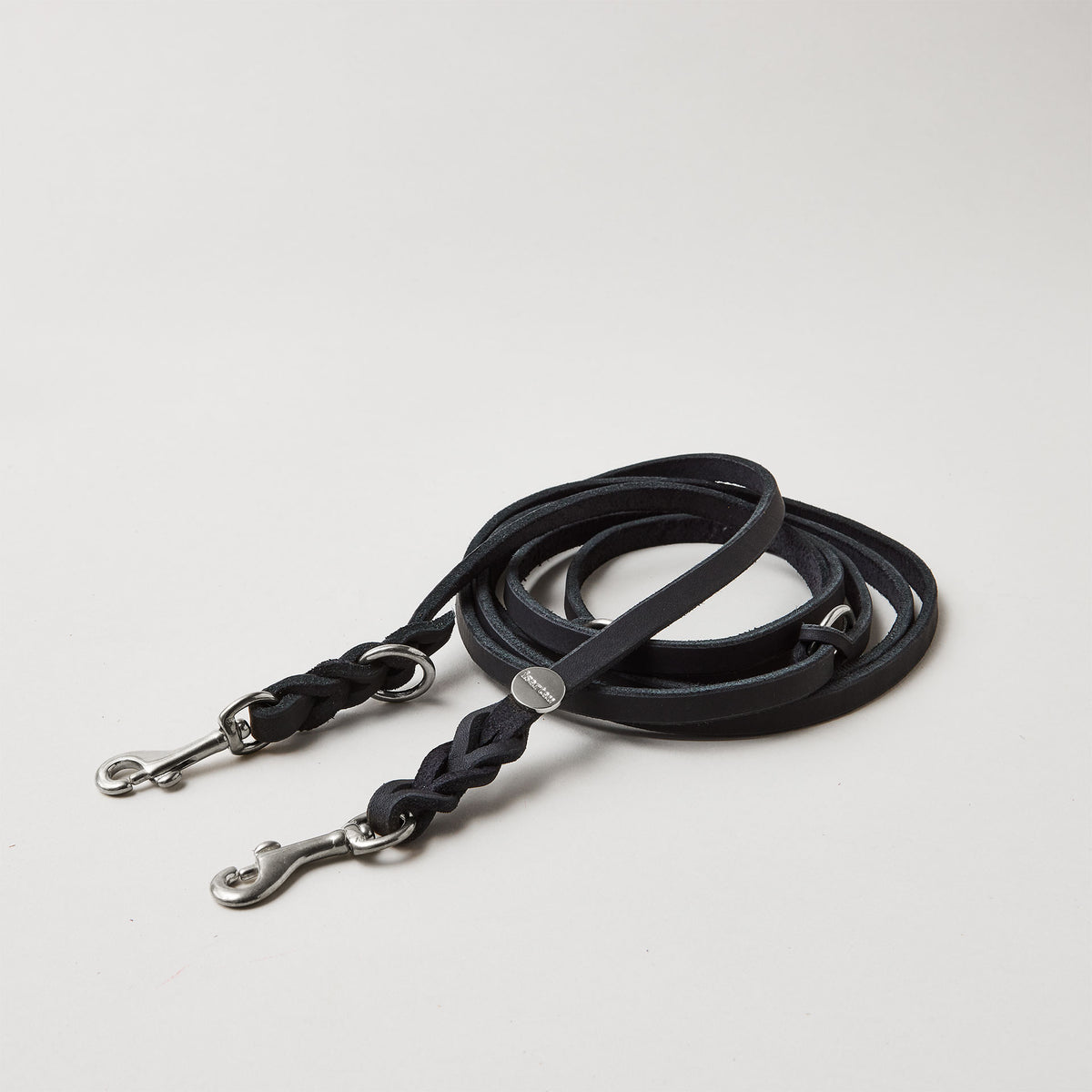 isartau Lederleine PURE in Schwarz, für Hunde unter 7 Kilo, Lederbreite 10 mm, Edelstahlbeschläge