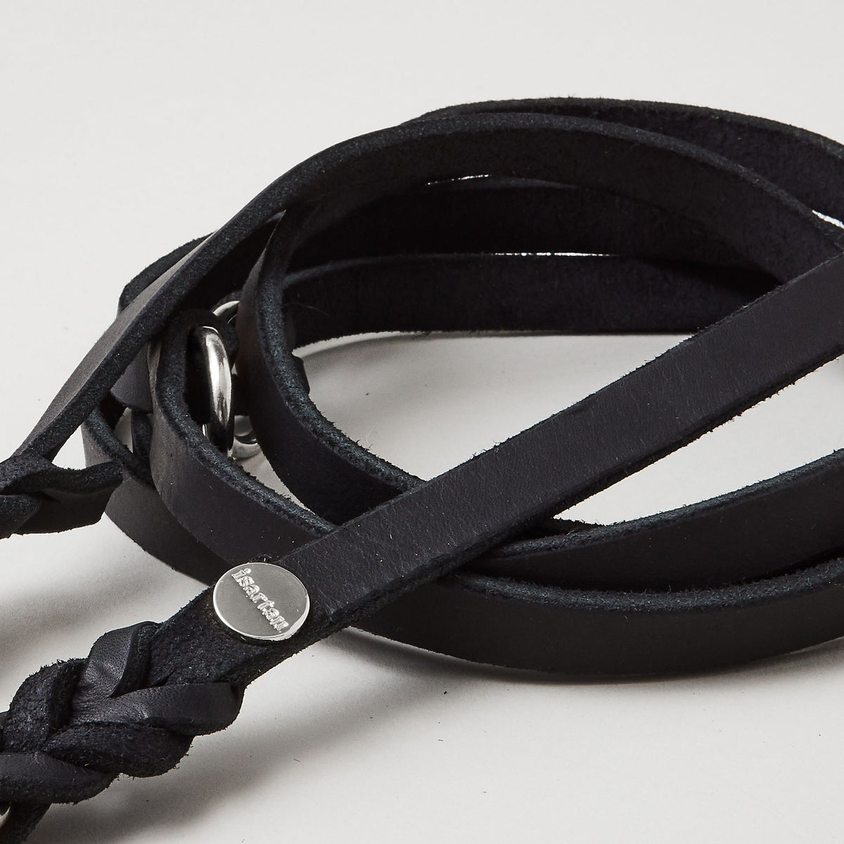 isartau Lederleine PURE in Schwarz, Detailansicht, Lederbreite 15 mm, Edelstahlbeschläge