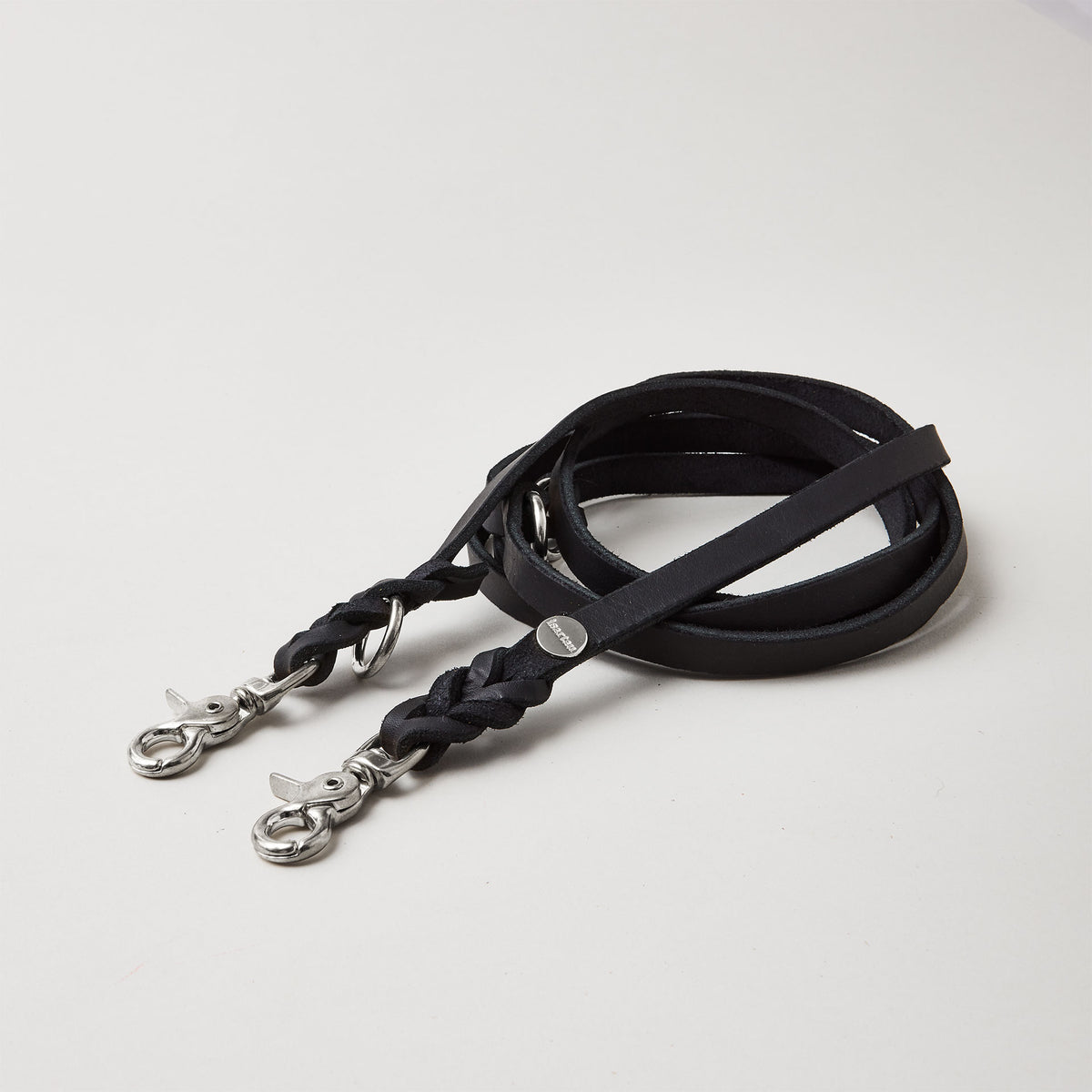 isartau Lederleine PURE in Schwarz, für Hunde über 7 Kilo, Lederbreite 15 mm, Edelstahlbeschläge