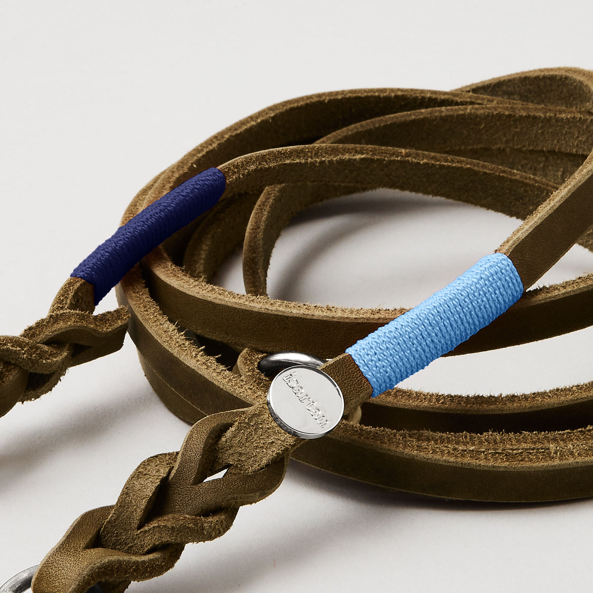 isartau Lederleine SPORTY in Oliv, Takelung Hellblau und Dunkelblau