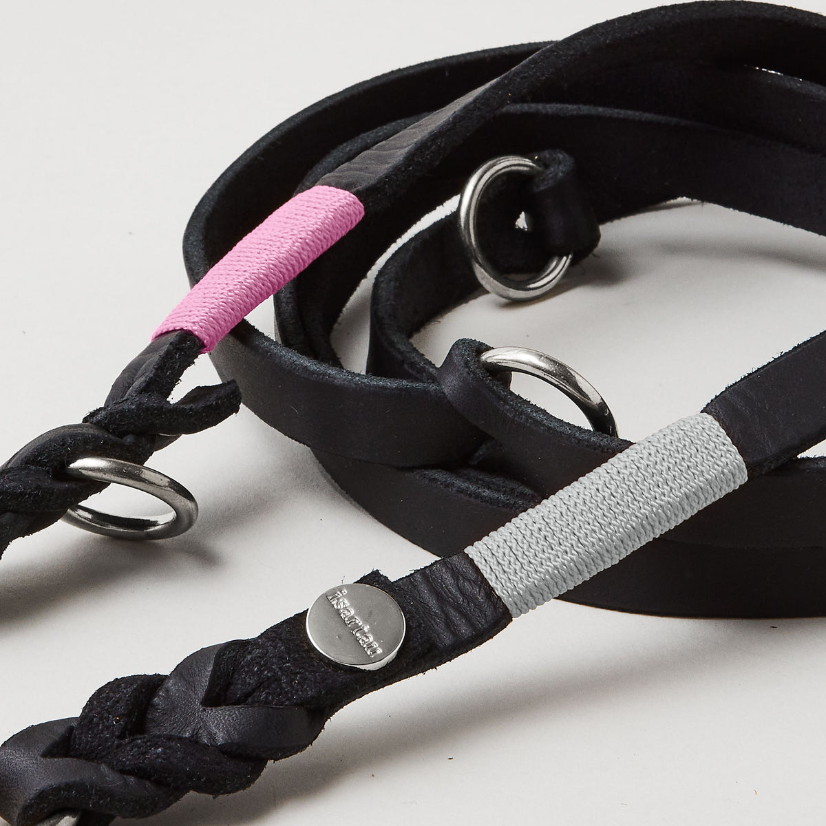 isartau Lederleine SPORTY in Schwarz, Takelung Hellgrau und Rose