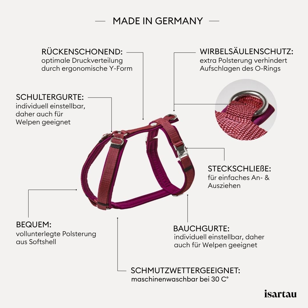 Silberfarbene verstellbare Schieber im Schulterbereich des burgunderfarbenen Hundegeschirrs.