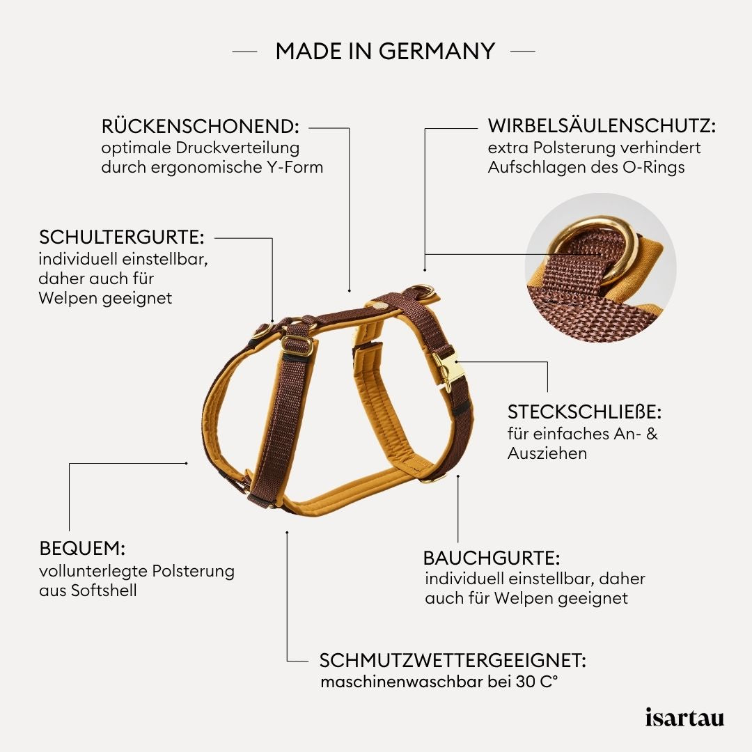 Silberfarbene verstellbare Schieber im Schulterbereich des zweifarbigen Hundegeschirrs Softie Karamell mit braunem Gurtband und karamellfarbener Polsterung