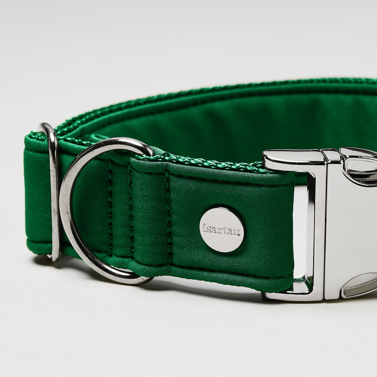 isartau Halsband Softie Grün, silberne Beschläge, Detailansicht
