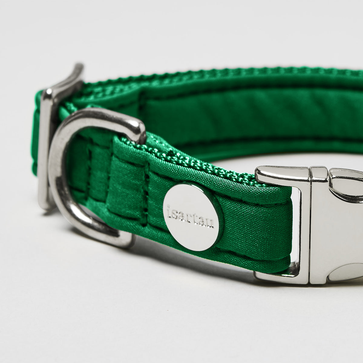 isartau Halsband Softie Grün, silberne Beschläge, Detailansicht