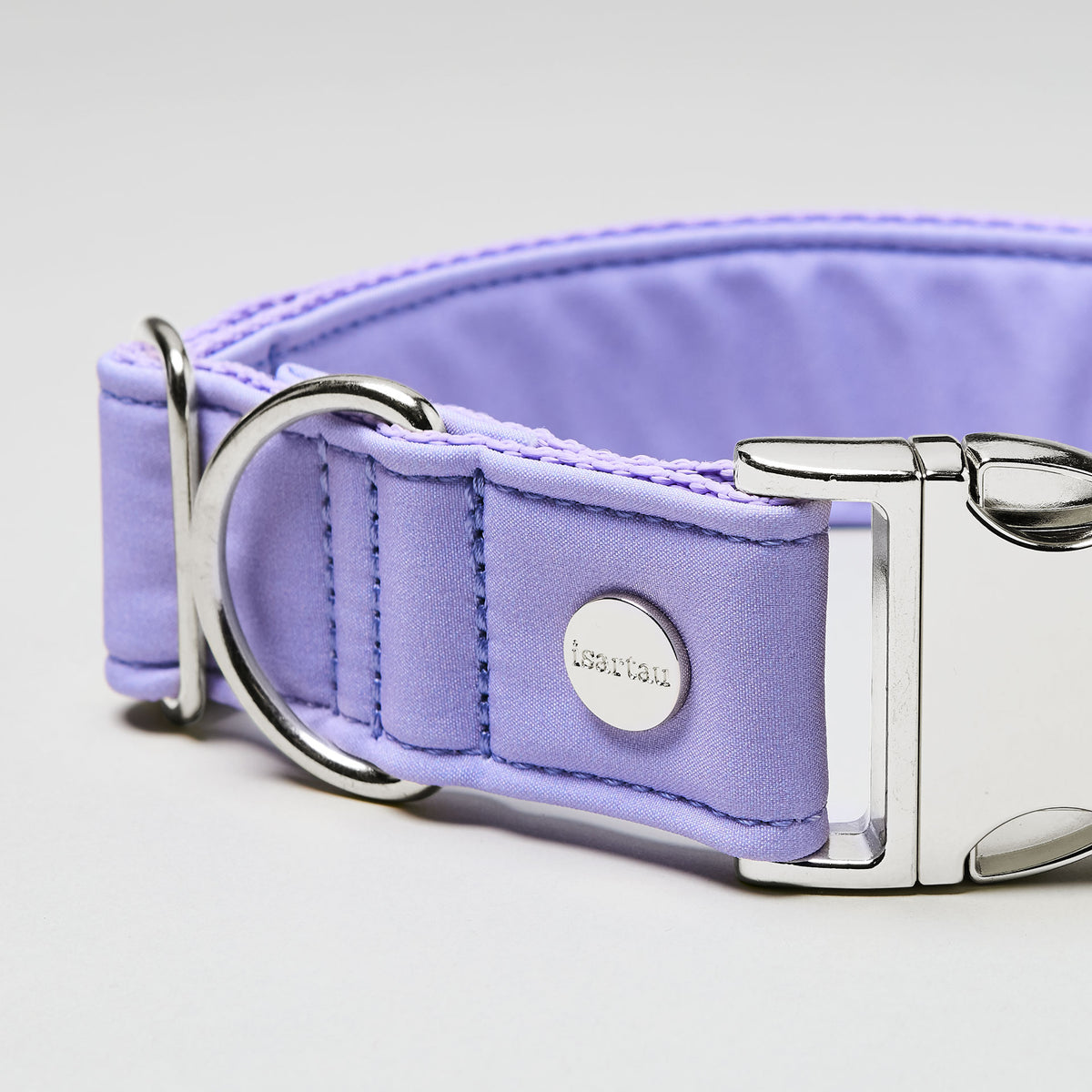 isartau Halsband Softie Lavendel, silberne Beschläge, Detailansicht