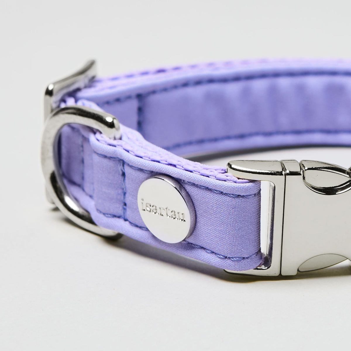 isartau Halsband Softie Lavendel, silberne Beschläge, Detailansicht