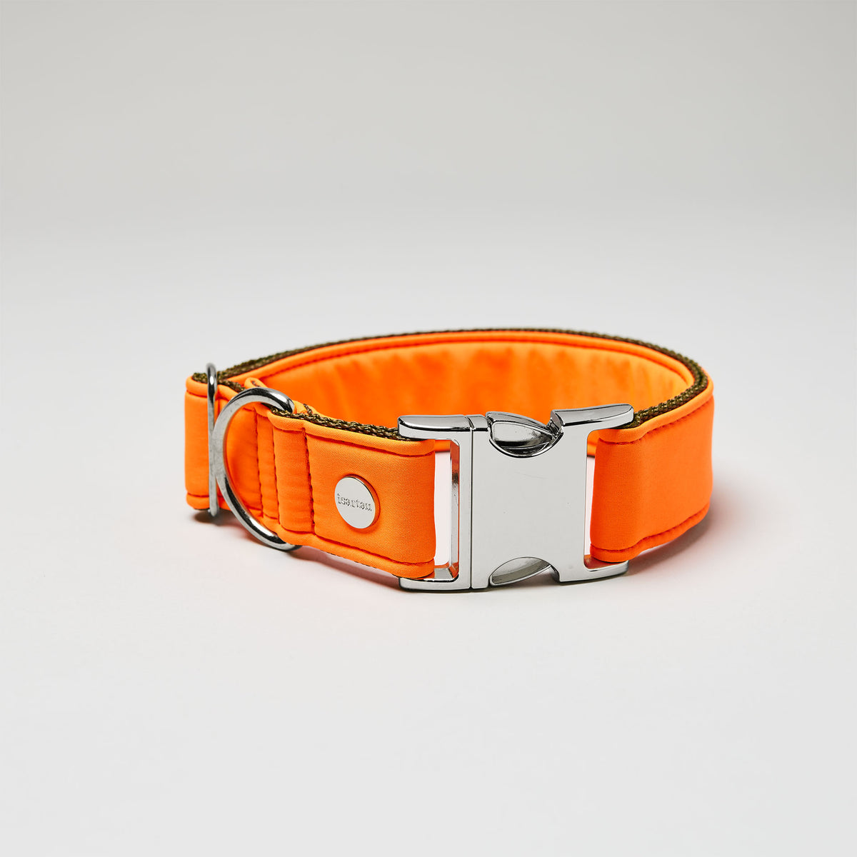 isartau Halsband Softie Neonorange-Oliv, silberne Beschläge