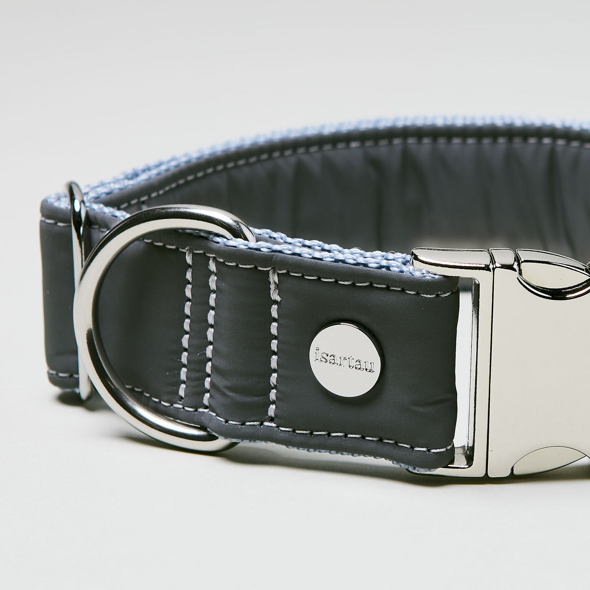 isartau reflektierendes Halsband Softie, silberne Beschläge, Detailansicht