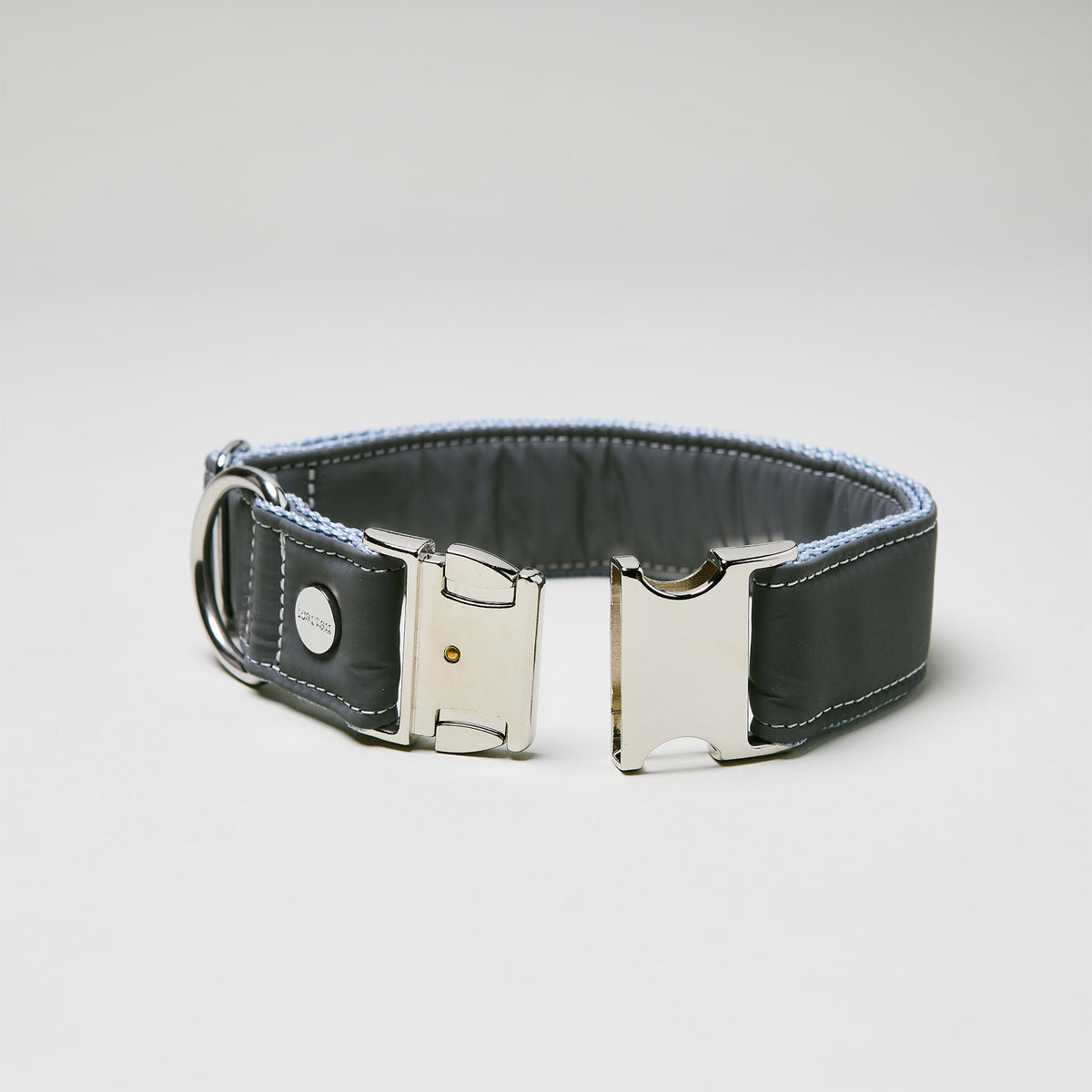 isartau reflektierendes Halsband Softie, silberne Beschläge, Detailansicht