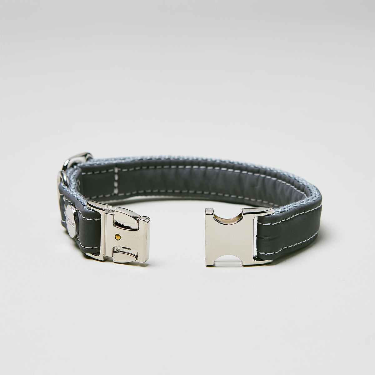 isartau reflektierendes Halsband Softie, silberne Beschläge, Detailansicht