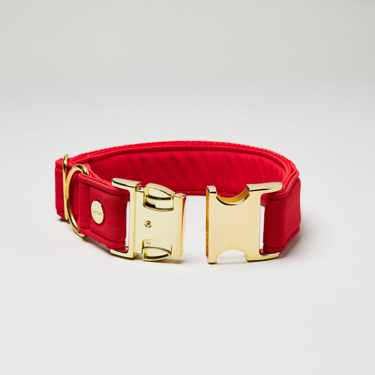 isartau Halsband Softie Rot, goldene Beschläge, Detailansicht