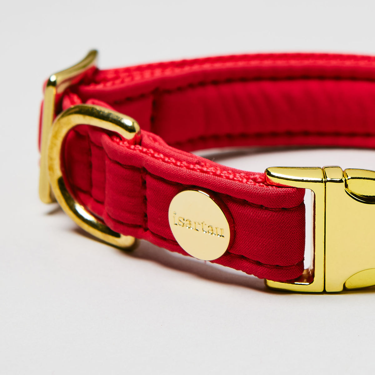 isartau Halsband Softie Rot, goldene Beschläge, Detailansicht