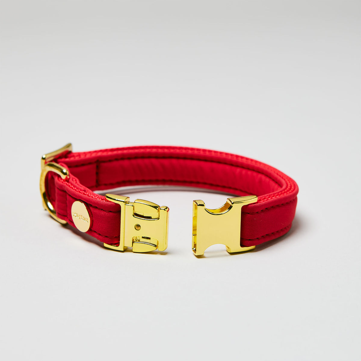 isartau Halsband Softie Rot, goldene Beschläge, Detailansicht