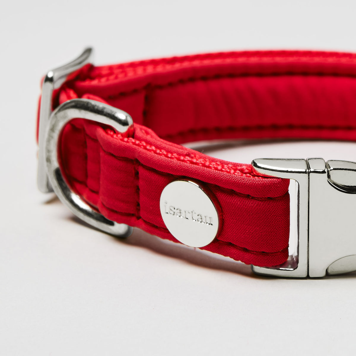 isartau Halsband Softie Rot, silberne Beschläge, Detailansicht