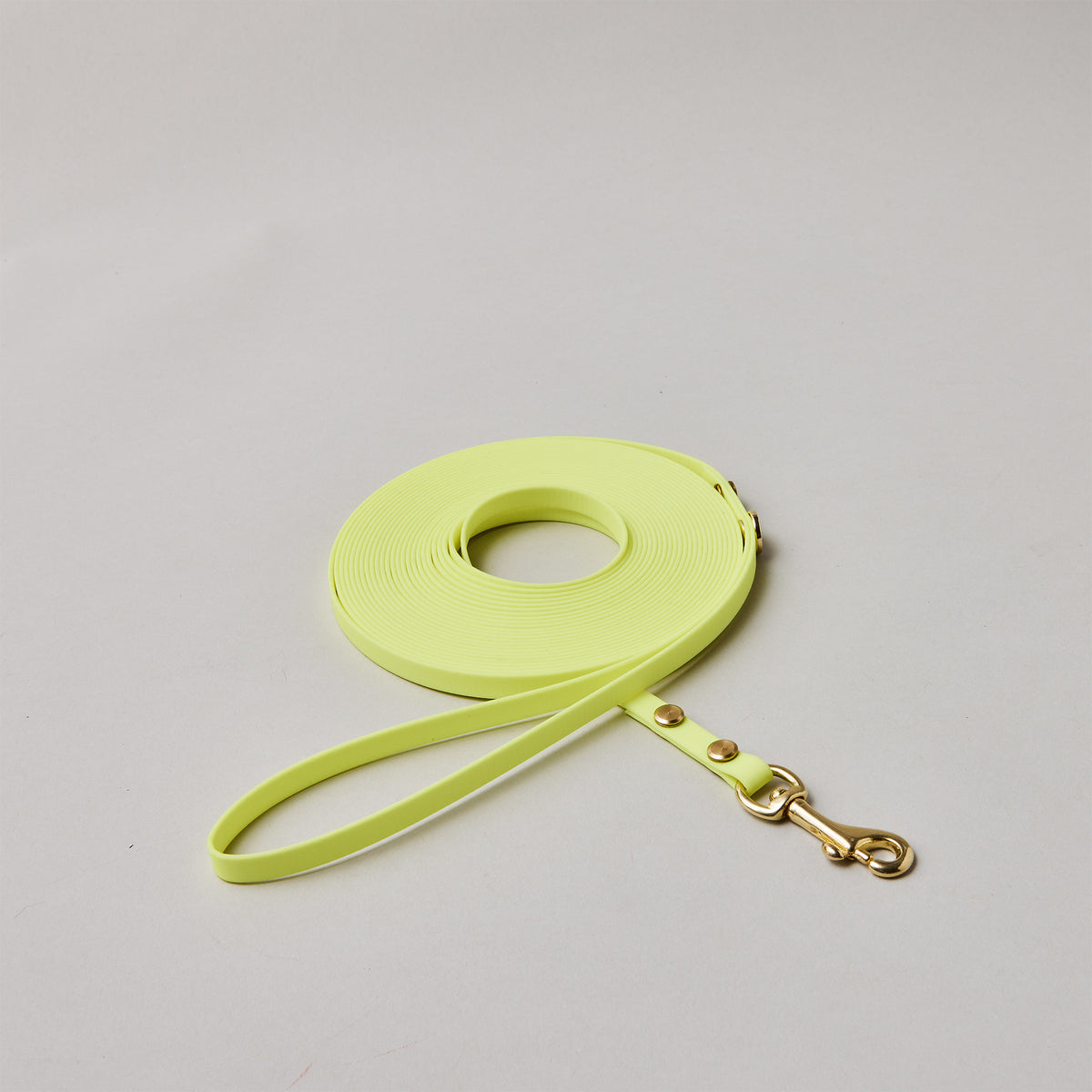 Schleppleine mit Handschlaufe Neongelb, Mini-Bolzenkarabiner aus Messing