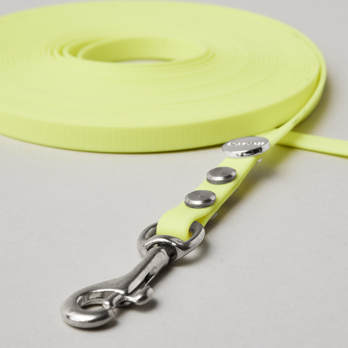 Biothane Schleppleine 9mm breit, mit Mini-Bolzenkarabiner aus Edelstahl, für Hunde bis 7 Kilo, Farbe Neongelb