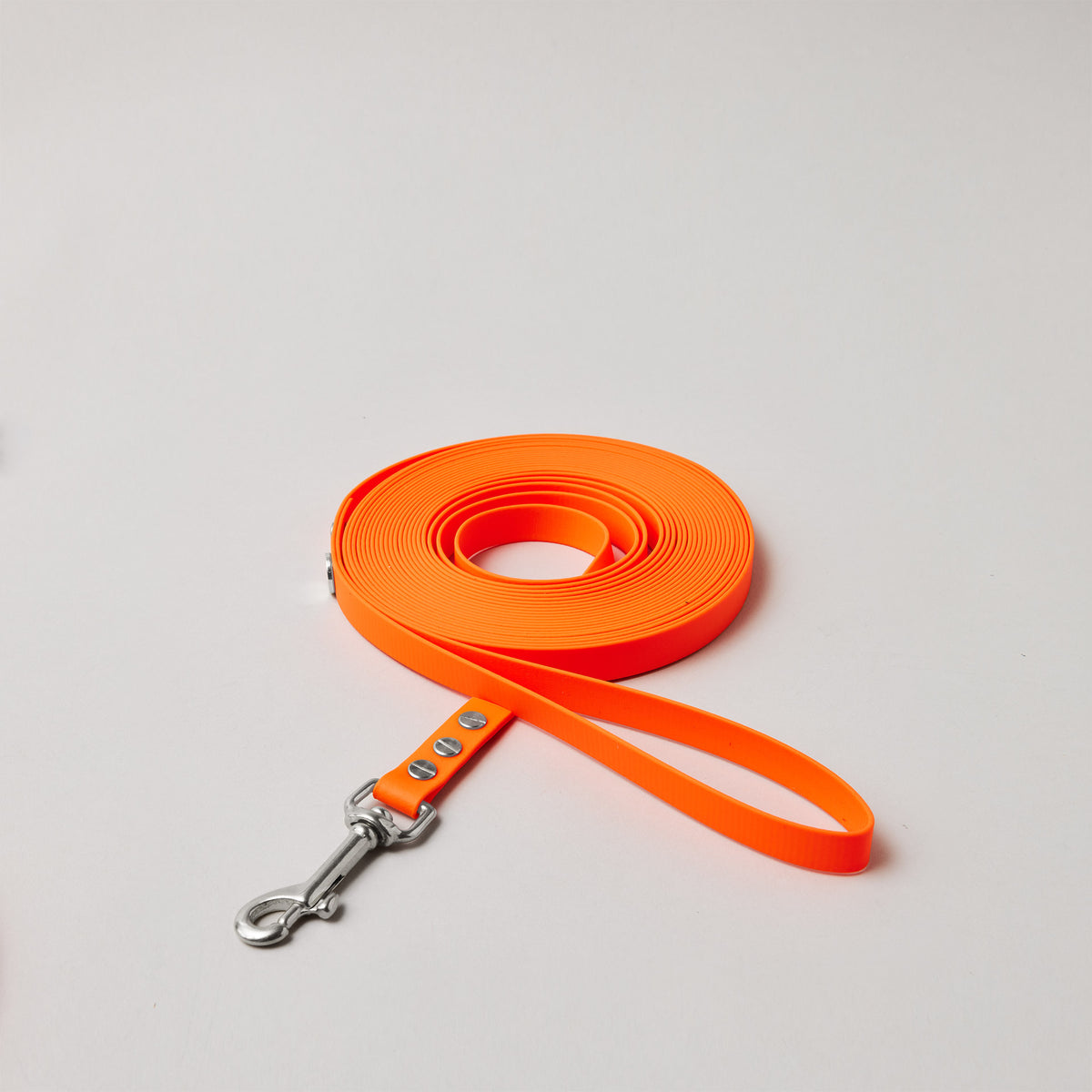 Schleppleine mit Handschlaufe in Neonorange, Bolzenkarabiner aus Edelstahl, 9mm breit, für Hunde bis 7 kg