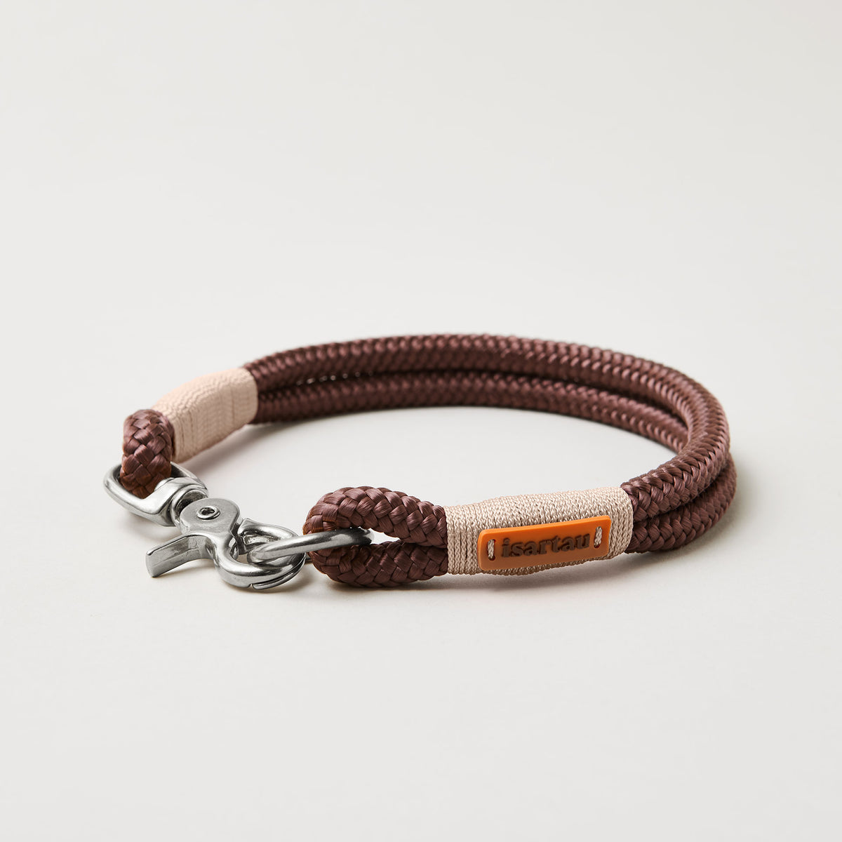 Feste Hundehalsband aus Tau in der Farbe Classy Chestnut Beige, 10 mm mit silberfarbenen Beschlägen, braunes Tau mit beiger Takelung