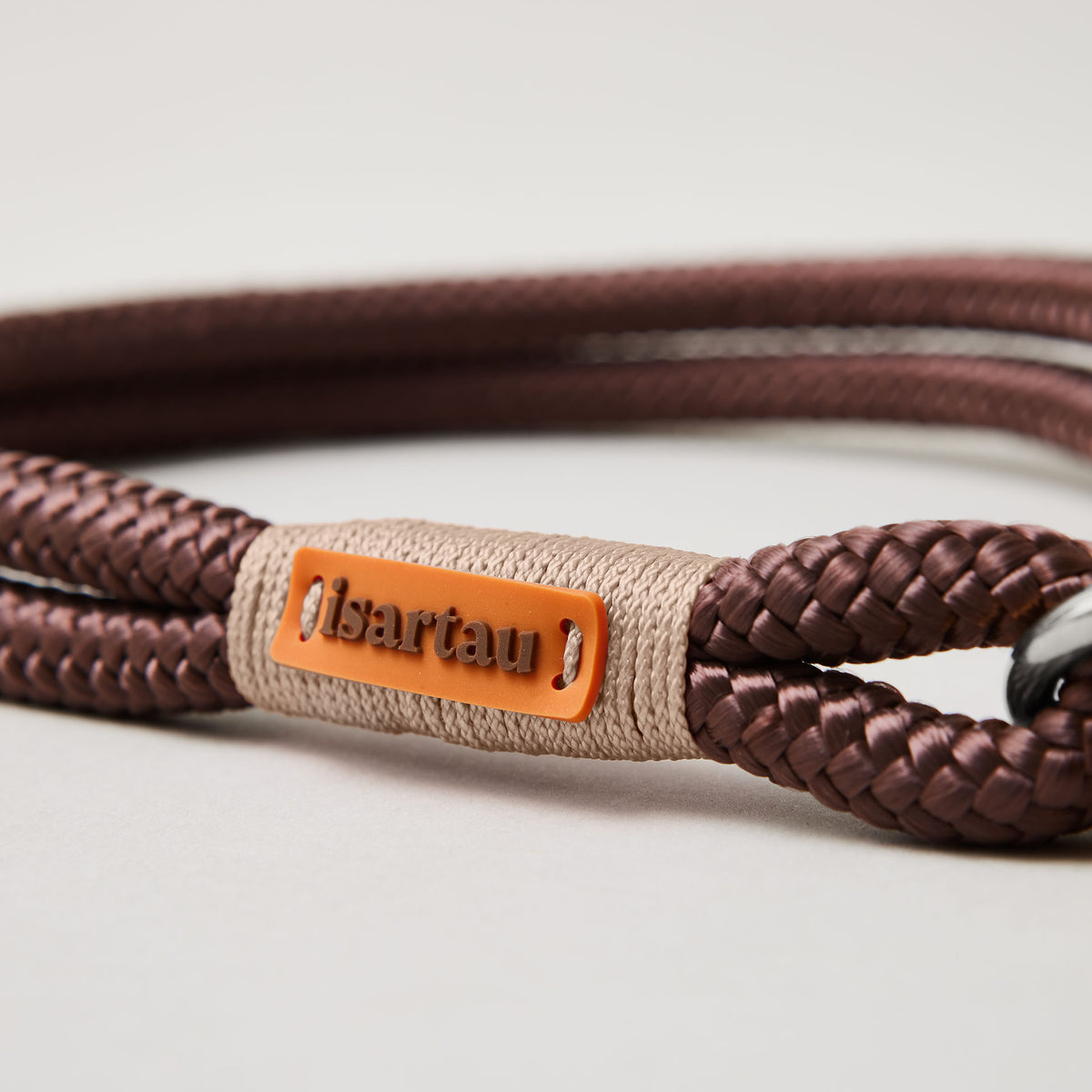 Detail Tauhalsband Zugstopp Classy Chestnut Beige mit silberfarbenen Beschlägen, braunes Tau mit beiger Takelung