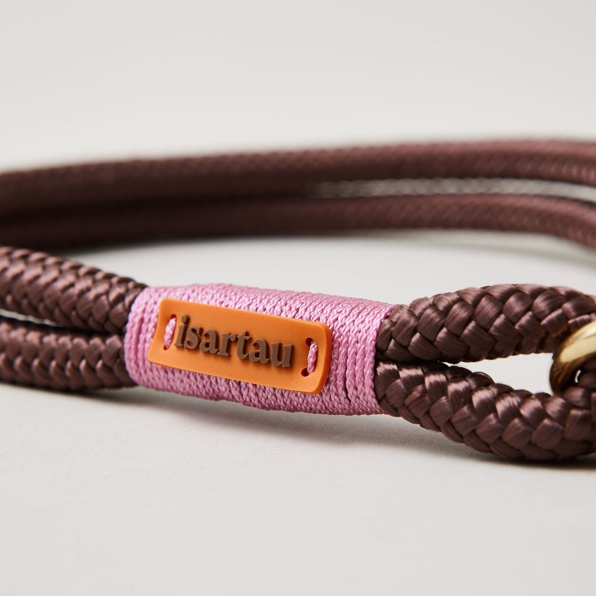 Detail Tauhalsband Zugstopp Classy Chestnut Rose mit Messing-Beschlägen, braunes Tau mit rosa  Takelung