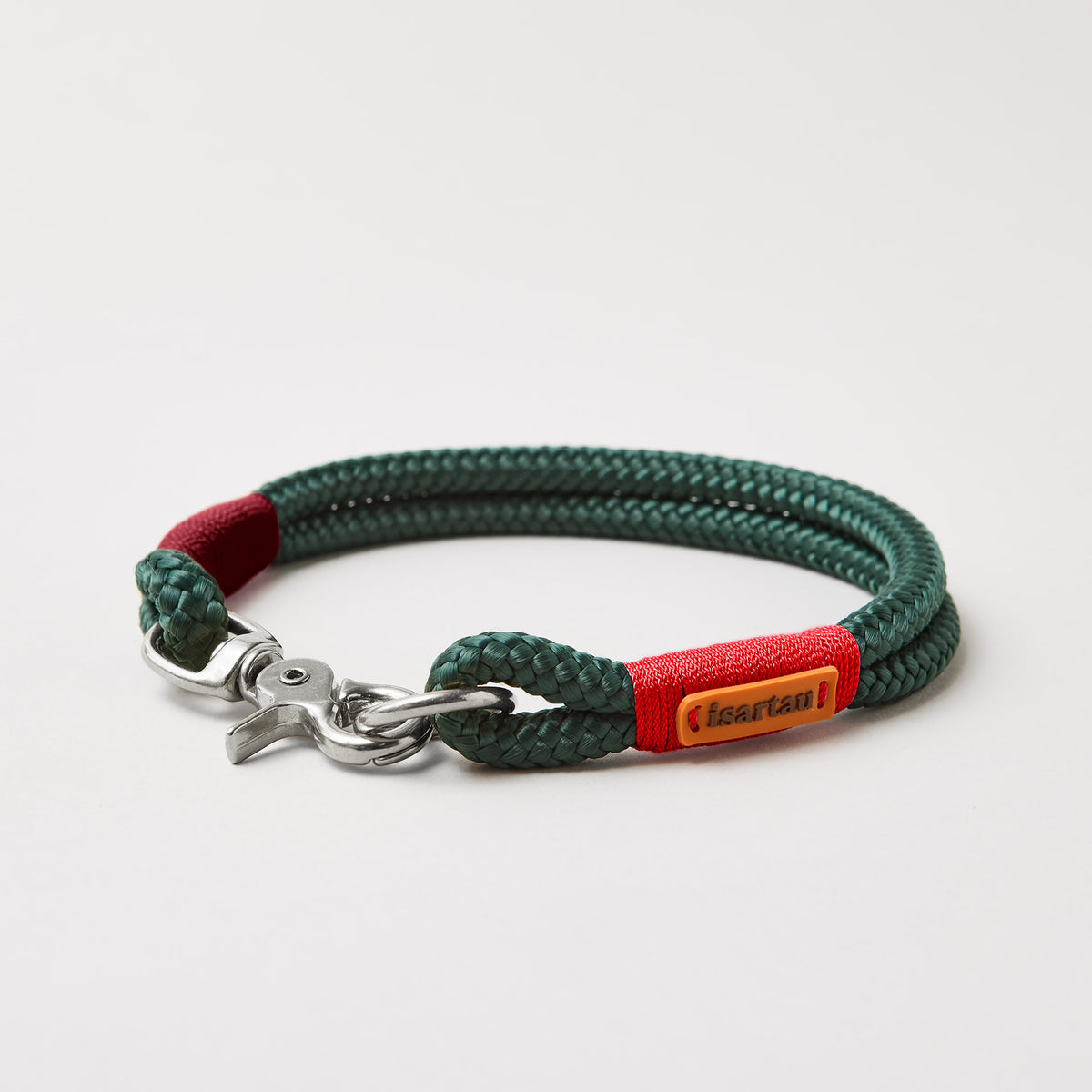 Feste Halsung aus Tau in der Farbe Evergreen Rot Burgunder, 10 mm mit silberfarbenen Beschlägen, dunkelgrünes Tau mit roter und burgunderfarbener Takelung