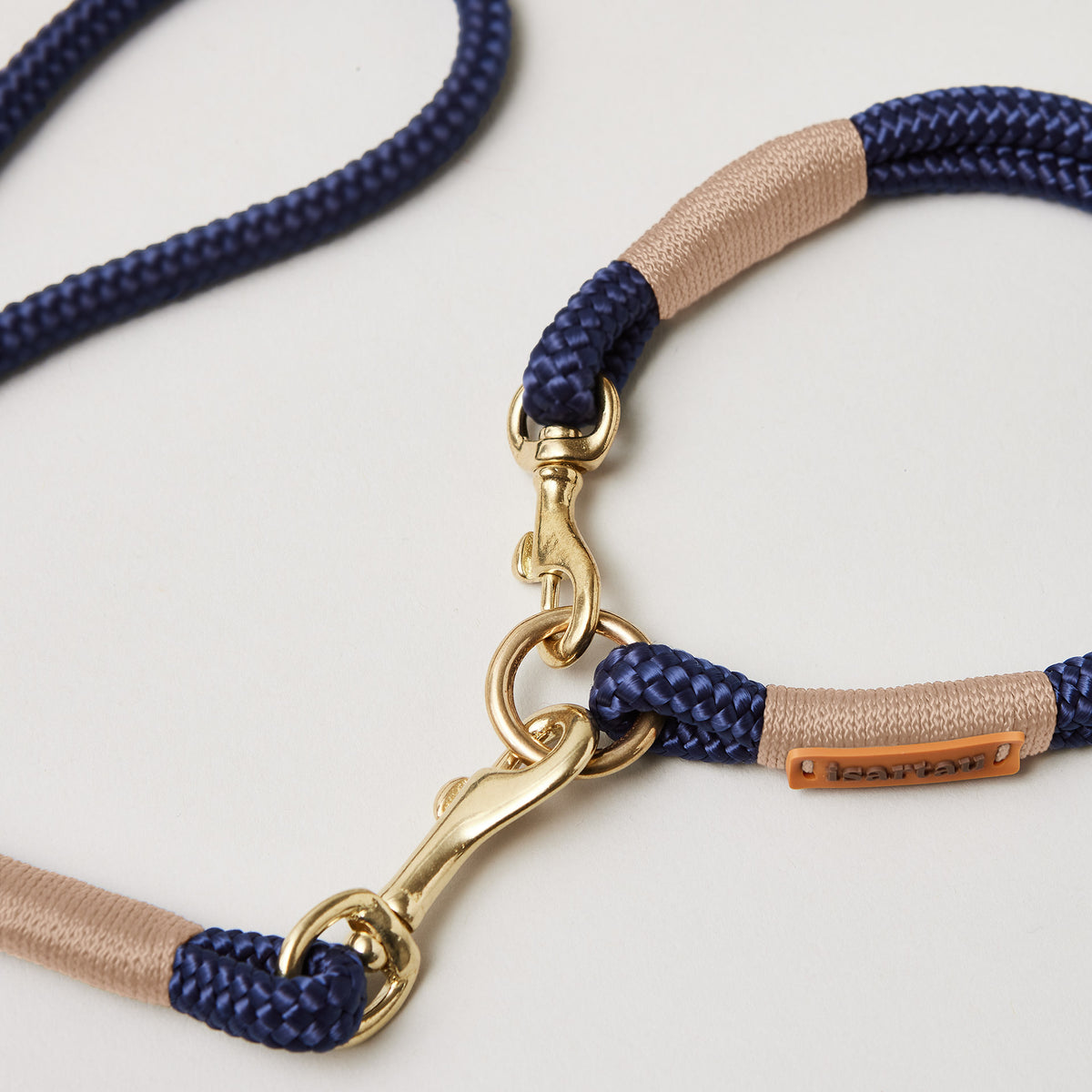 Blaues Tauhalsband mit Tauleine Indigo Sea Beige, Mini-Messing-Beschläge, 8mm Taustärke