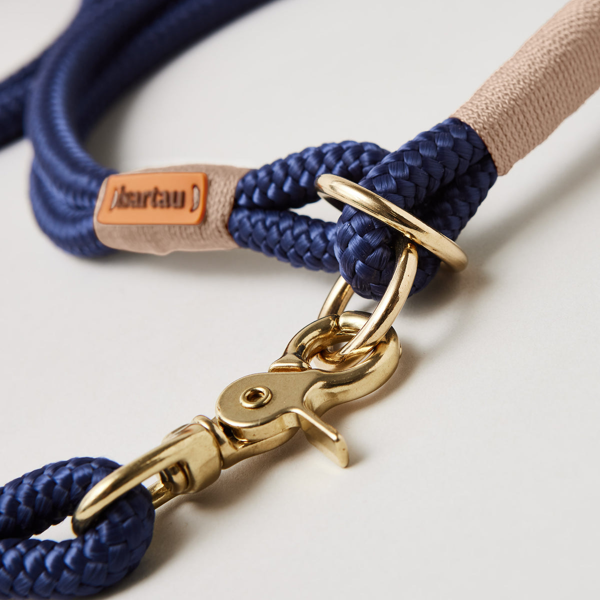 Dunkelblaues Halsband Zugstopp mit Tauleine Indigo Sea Beige, Messing