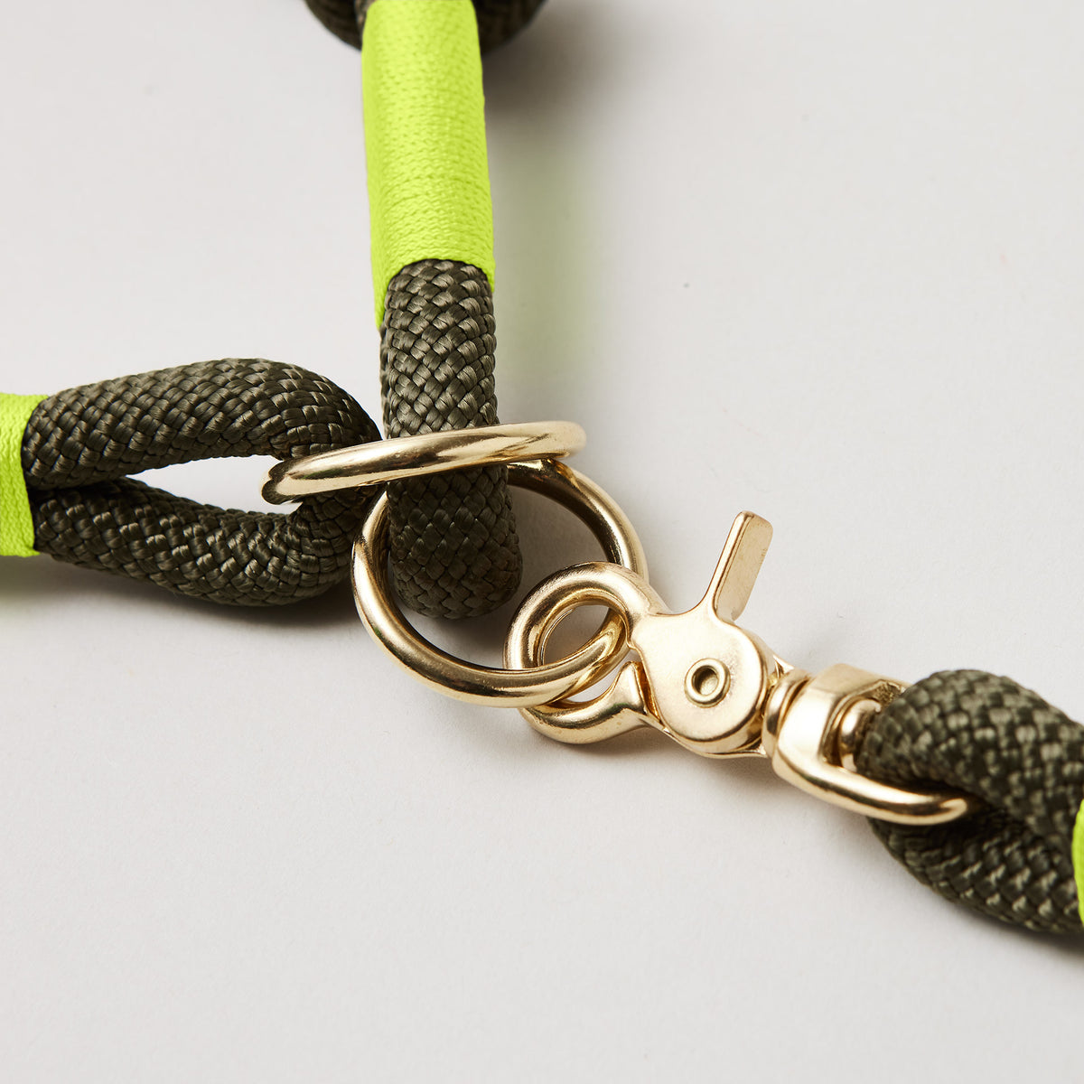 Detail Halsband Zugstopp mit Tauleine Olive Grove Neongelb, Messing
