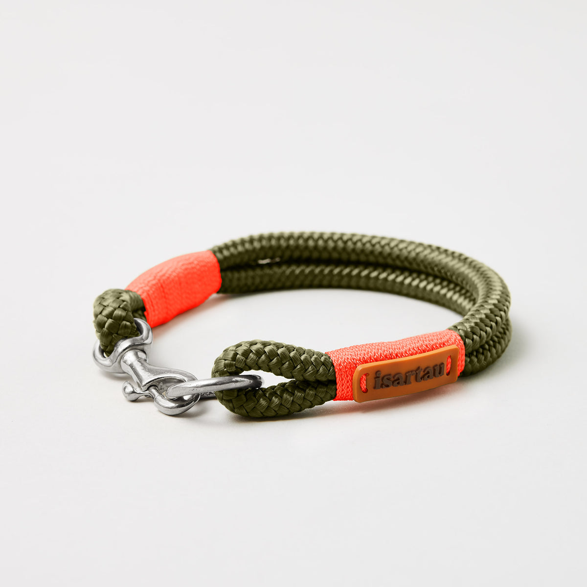 Tauhalsband Feste Halsung Olive Grove Neonorange 8 mm, silberfarbene Mini Beschläge, olives Softtau mit neonoranger Takelung