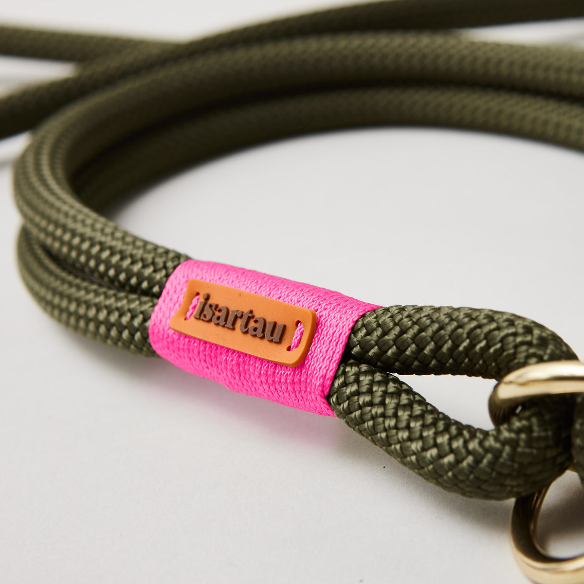 Detail Halsband Zugstopp Olive Grove Neonpink aus Kletterseil, Messing