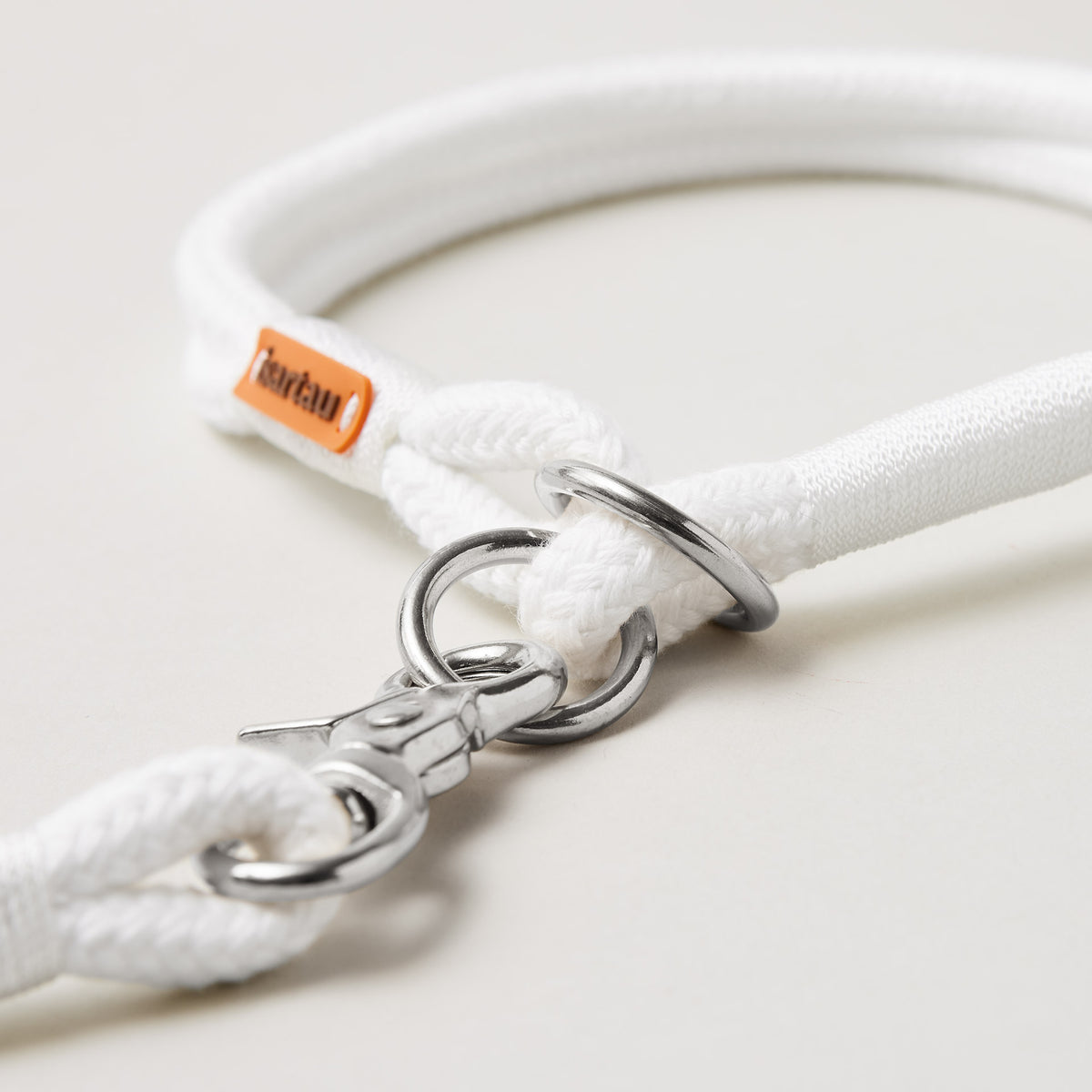 Detail Tauset Pure Breeze Weiß mit silberfarbenen Beschlägen, weißes Tau mit weißer Takelung