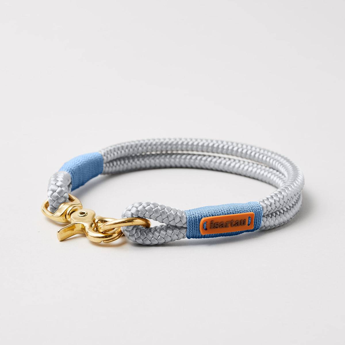 Hundehalsband Pebble Stone Hellblau 10 mm mit Messing-Beschlägen, hellgraues Tau mit hellblauer Takelung