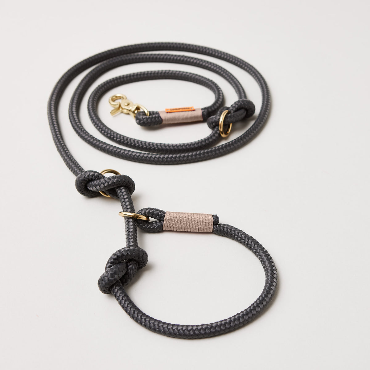 Retrieverleine aus Tau Heavens Rock, Halsung mit integrierter Leine, goldene Messingkarabiner, 2-fach längenverstellbar, erhältlich in 8 und 10 mm