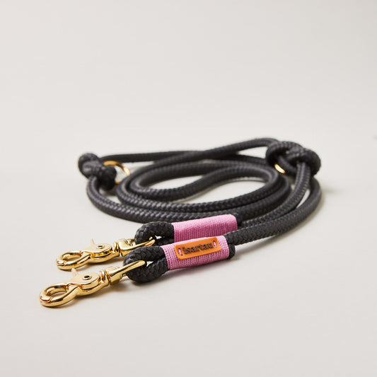 Hundeleine aus Tau Heavens Rock Rose 10 mm verstellbar mit Messing-Karabinern, dunkelgraues Tau mit rosafarbener Takelung, Längenverstellbar über Knoten