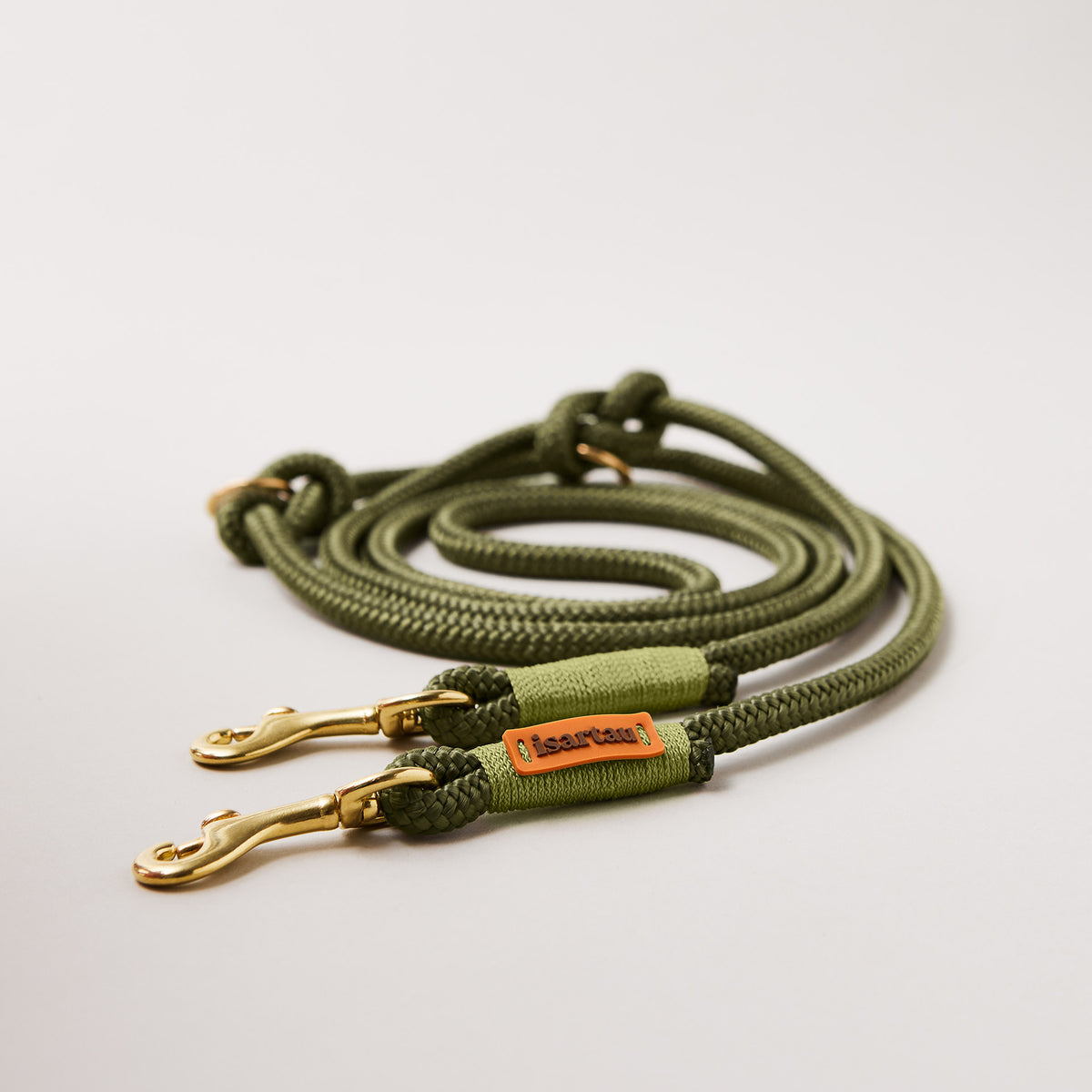 Hundeleine aus Tau Olive Grove Moos 8 mm verstellbar mit leichten Messing-Karabinern, olivfarbenes Softtau mit moosgrüner Takelung, Längenverstellbar