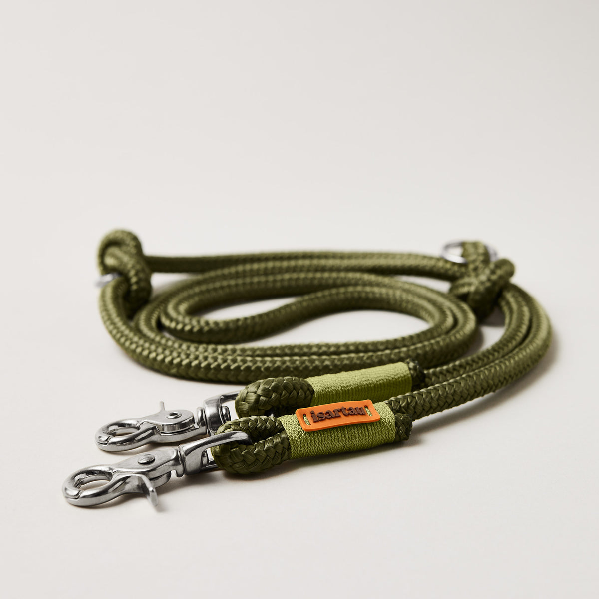 Hundeleine Olive Grove Moos 10 mm verstellbar mit silberfarbenen Scherenkarabinern, olivfarbenes Softtau mit moosgrüner Takelung, flexibel Längenverstellbar