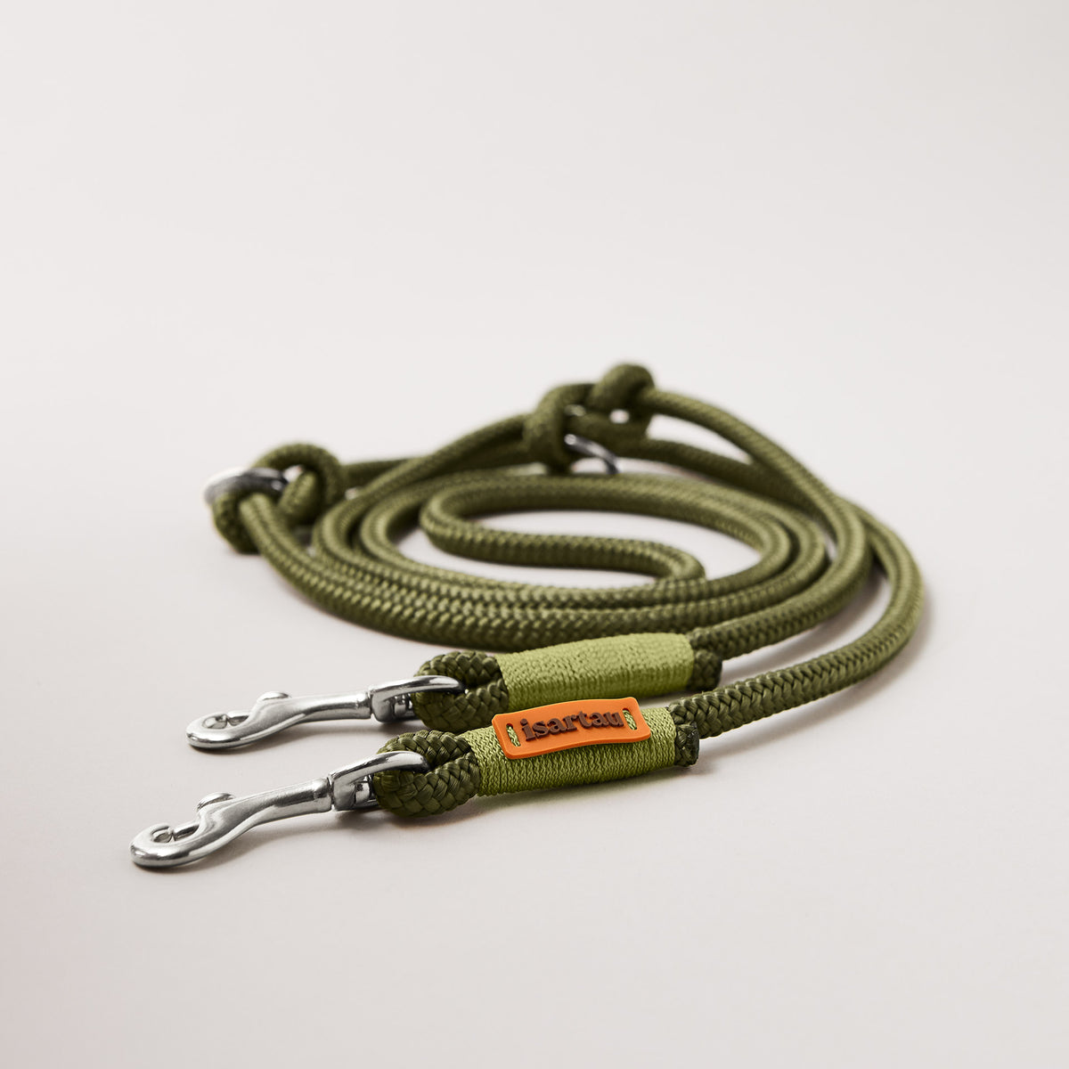 Tauleine Olive Grove Moos 8 mm verstellbar mit leichten silberfarbenen Karabinern, olivfarbenes Tau mit moosgrüner Takelung, flexibel Längenverstellbar