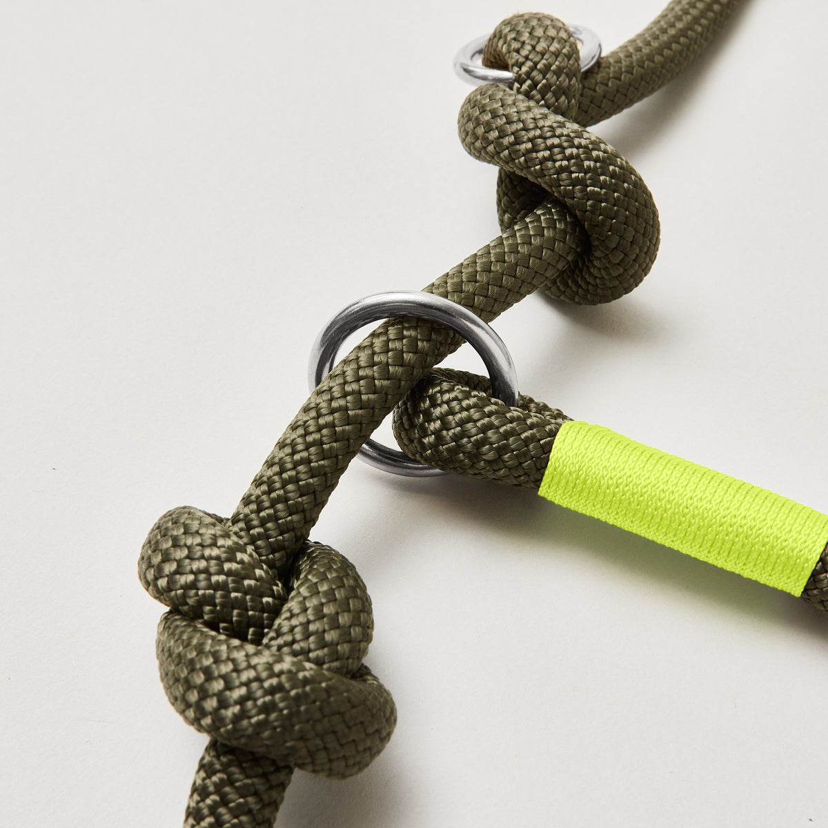 Detail Retrieverleine aus Kletterseil Olive Grove Neongelb mit verstellbaren Knoten