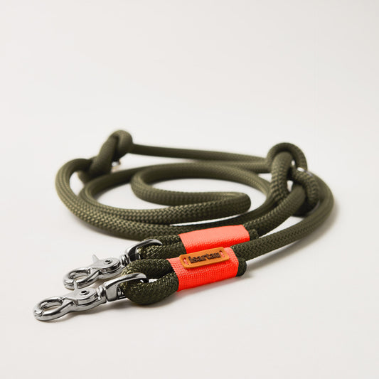 Hundeleine Olive Grove Neonorange 10 mm verstellbar mit silberfarbenen Scherenkarabinern, olivfarbenes Kletterseil mit neonoranger Takelung, Längenverstellbar