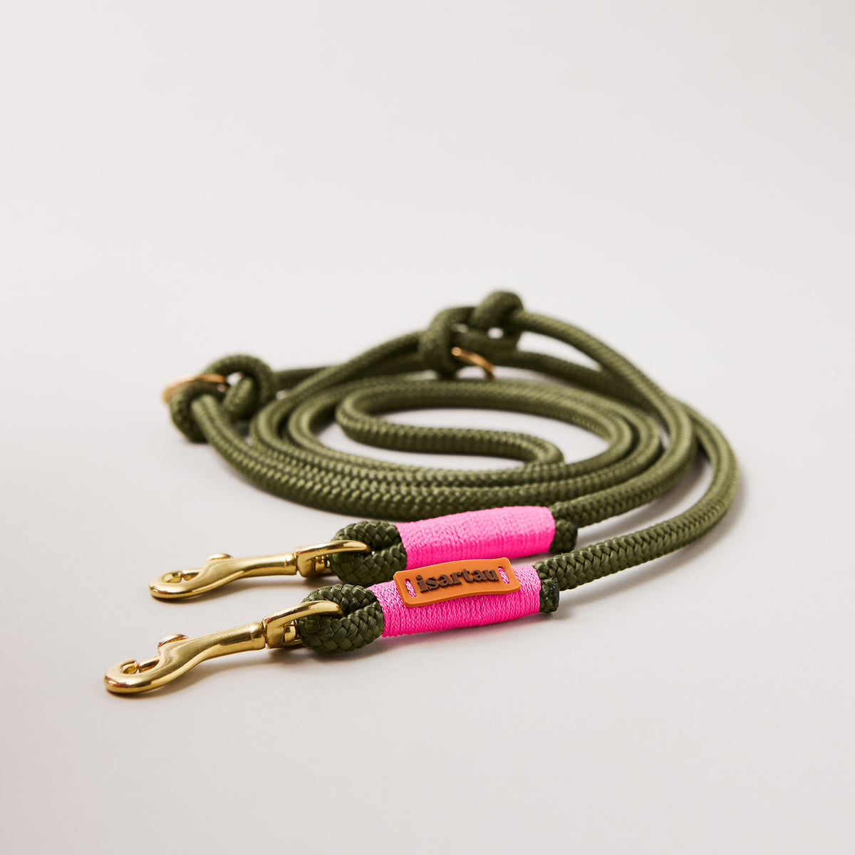 Hundeleine aus Tau Olive Grove Neonpink 8 mm verstellbar mit leichten Messing-Karabinern, olivfarbenes Softtau mit neonpinker Takelung, Längenverstellbar