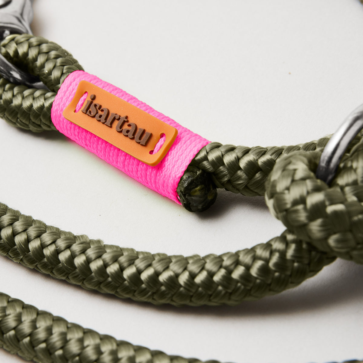 isartau Logo, Detailaufnahme an Tauleine Olive Grove Neonpink