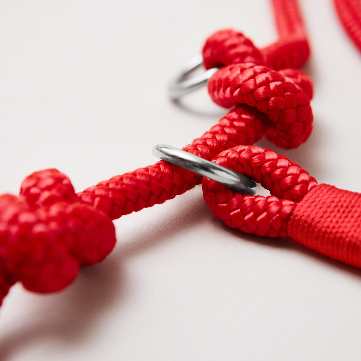 Detail Retrieverleine Red Fairy Rot mit verstellbaren Knoten, silberne Karabiner