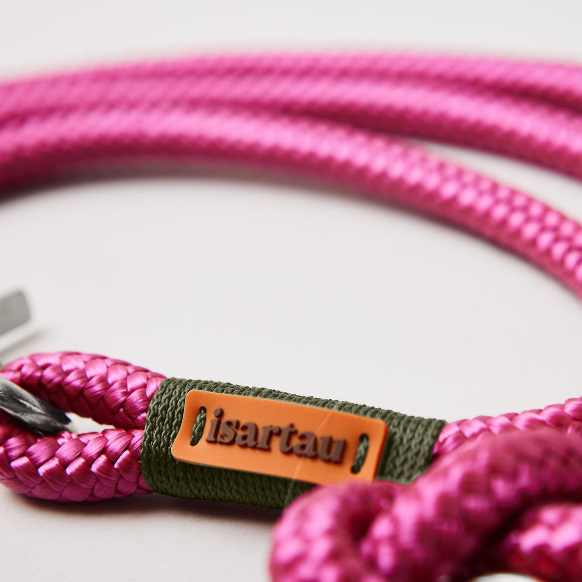 Detail Hundeleine Viva Magenta OLIV, isartau Logo